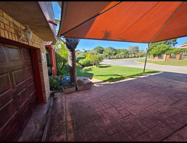 4 BEDROOM HOUSE FOR SALE IN ASTON BAY